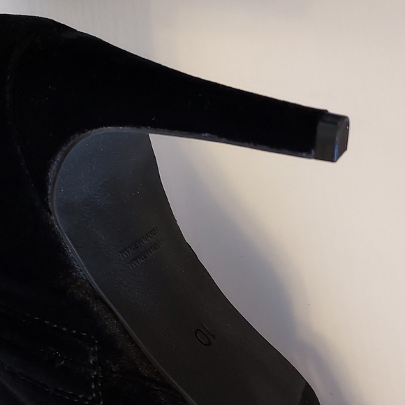 Womens Old Navy Black Velvet Ankle Boots - Picture 7 of 9